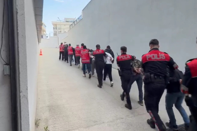 Tekirdağ'da fuhuş operasyonu:Çatıya kaçan şüpheli mahsur kaldı