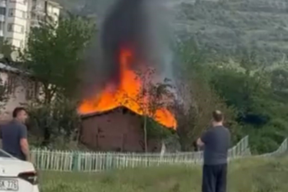 Tek Katlı Ev Alev Alev Yandı