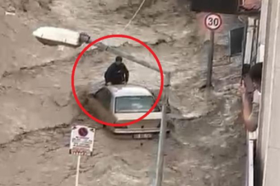 Selde can pazarı: Sel sularına kapılan aracın üzerinde hayata tutundu