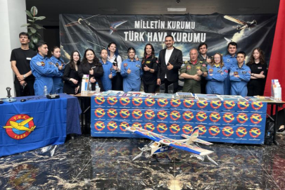 BTÜ'de F16 heyecanı...Gençler kokpite geçti