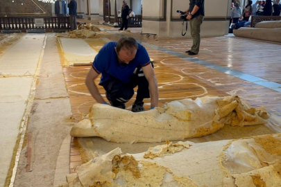 Bursa Ulucami'de halı yenileme çalışmaları başladı