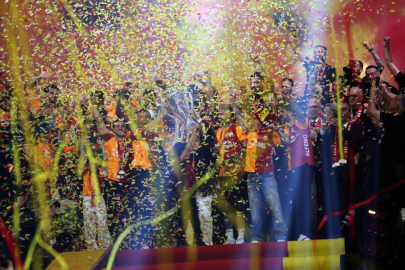Şampiyon Galatasaray kupasını aldı