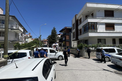 Tartıştığı anne ve babasını bıçaklayarak öldürdü