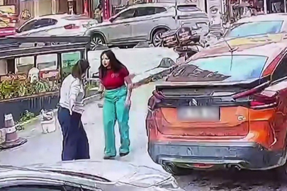Trafikte Tartıştığı Kadına Kafa Attı!
