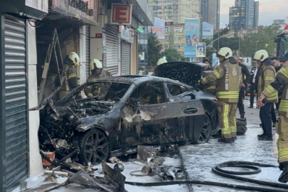 Lüks araç dükkana girdi: 2 yaralı