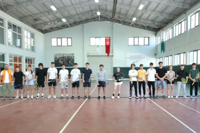 Osmangazi Belediyesi 19 Mayıs coşkusunu tenis kortlarına taşıdı