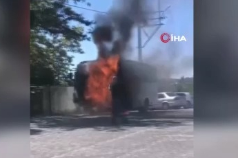 Şanlıurfa'da tur otobüsü alev aldı