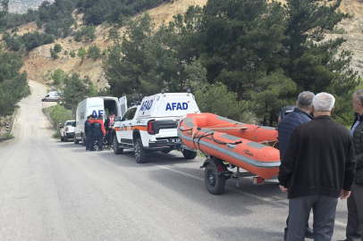Trafik kazasının şokuyla kendini çaya atan kişi kayboldu...