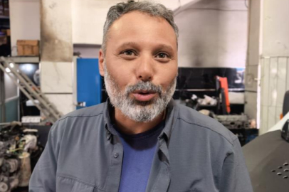 Kamyonetin motorunda giden tamirci konuştu