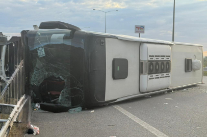 Susurluk’ta feci kaza! Yolcu otobüsü refüje çarpıp devrildi: 25 yaralı