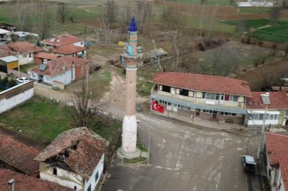 Camisiz minare köyün sembolü oldu