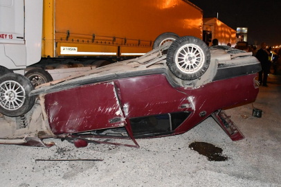 Lastiği Patlayan Otomobil Takla Attı: 3 Yaralı