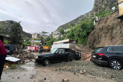 Heyelan nedeniyle müstakil ev çöktü: 1 ölü, 2 yaralı