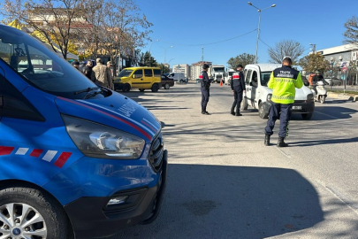 Jandarmadan şok uygulama! Aranan yüzlerce şüpheli yakalandı…