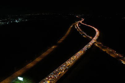 Kilometrelerce araç kuyruğu böyle görüntülendi