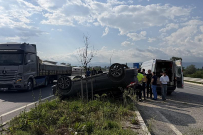 Kontrolden çıkan otomobil takla attı