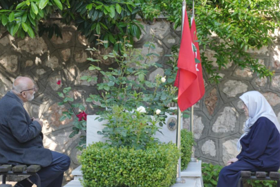 Şehitlikte hüzünlü bayramlaşma
