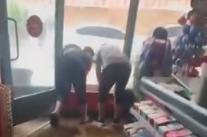 Dolu ve sağanak Muş'ta hayatı durma noktasına getirdi