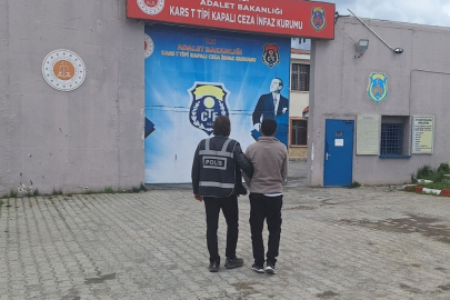 8 yıl 4 ay hapis cezasıyla aranıyordu