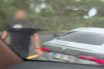 Antalya'da trafikte kavga anları cep telefonu kamerasına yansıdı