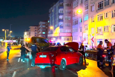 5 araç birbirine girdi: Ortalık savaş alanı