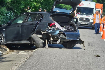 Otomobil ile Hafif Ticari Araç Çarpıştı: 3 Yaralı