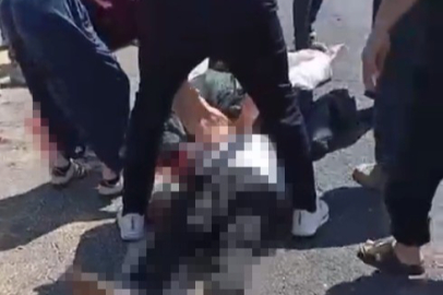 Feci kaza: Kurbanlık koyun yüklü kamyonet devrildi: 1 ölü 1 yaralı