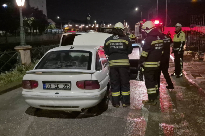 Hareket halindeki otomobilde çıkan yangın itfaiye ekiplerince söndürüldü
