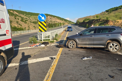 Otomobil Köprü Korkuluklarına Çarptı: 5 Yaralı