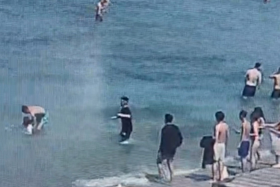 Kuşadası Aydın'da Denizde Boğulma Tehlikesi Geçiren 70 Yaşındaki Turist Kurtarıldı