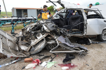 Kırıkkale'de feci kaza: Otomobiller birbirine girdi! 2 ölü, 7 yaralı