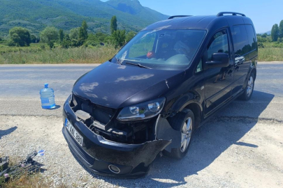 Motosiklet otomobille çarpıştı : Sürücü ağır yaralı