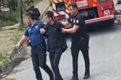 Polisin itfaiye merdiveniyle yaşlı kadını kurtarma operasyonu kamerada