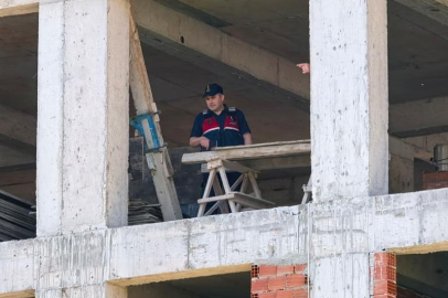 İnşaatta feci ölüm: Oğlunun gözü önünde 4. kattan düştü