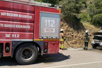 Seyir Halindeki Otomobil Alev Alev Yandı