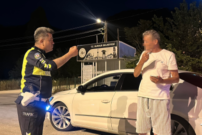 Alkollü sürücü polis ekiplerine zorluk çıkardı