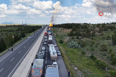 Doğalgaz tüpü yüklü tır alev alev yandı