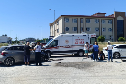 Kavşakta Kaza: 2 Yaralı