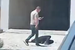 Emekli polis, bıçakla saldıran oğlunu öldürdü