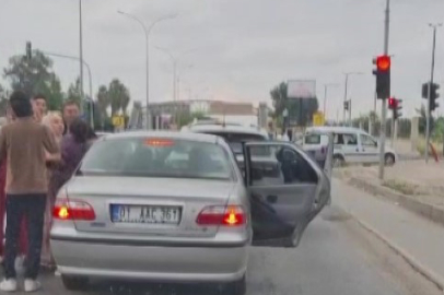 Trafikte Kadınlı Erkekli Kavga...