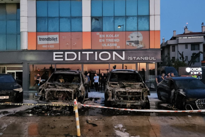 Bakırköy'de 50 milyon TL'lik 4 otomobil kül oldu