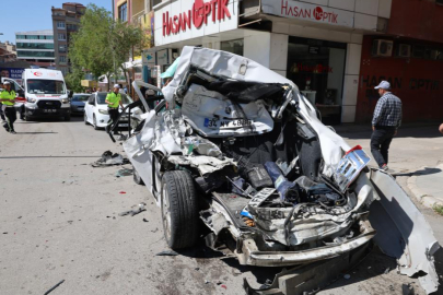 Freni patlayan kamyon caddeyi savaş alanına çevirdi: 10 araç zarar gördü, 5 yaralı