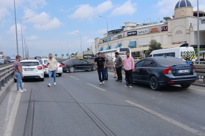 Manavgat'ta 4 araç birbirine girdi! Yol uzun süre kapandı