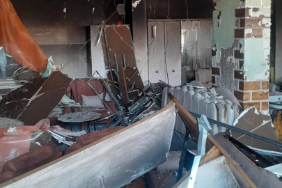  Hatay'da alevlere teslim olarak yanan iş yeri kullanılmaz hale geldi.
