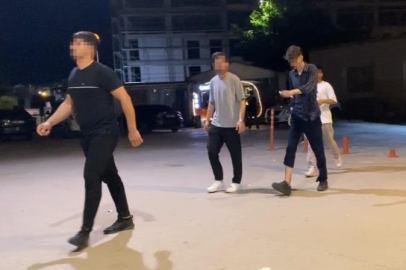 Parktaki gençlere pompalı tüfekle saldırdı: 10 yaralı