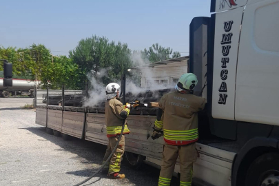 Demir Yüklü Tır Alevlere Teslim Oldu
