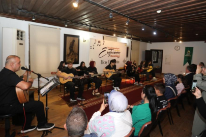 İnegöl Belediyesi’nin gitar kursu kursiyerleri sertifikalarını aldı