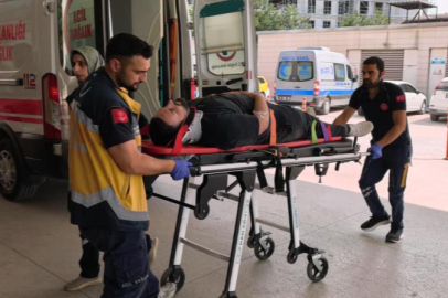 Otomobille çarpışan motosikletli yaralandı