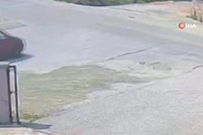 Otomobille çarpışan motosikletli yaralandı: Kaza anı kamerada