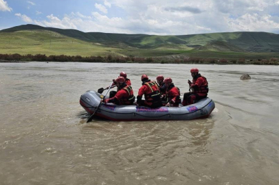 Aras Nehri'nde kaybolan çoban 101 personel tarafından aranıyor